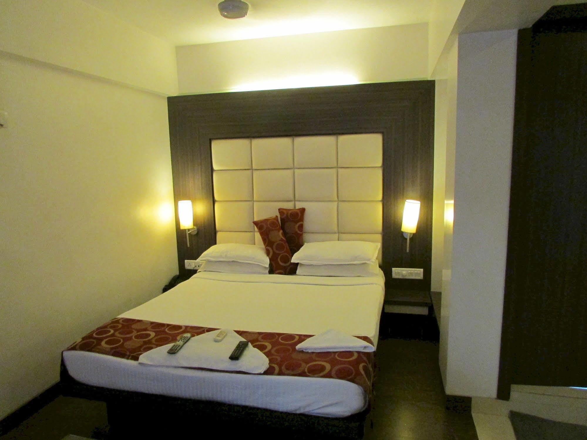 Hotel Mourya Residency Thane Exterior photo
